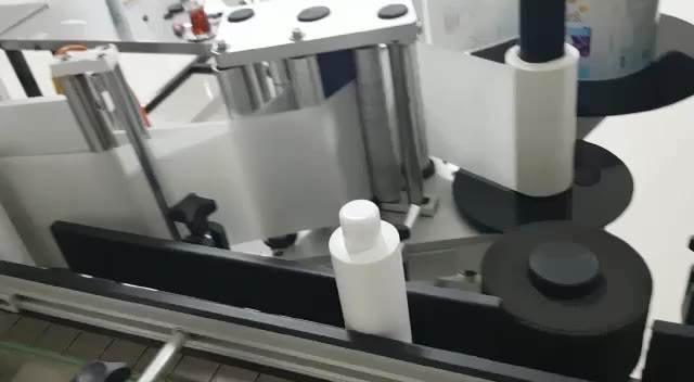 Yuvarlak şişe etiketleme makinası